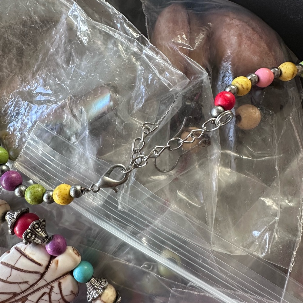 Colorful Leaf Necklace - Picture 3 of 4